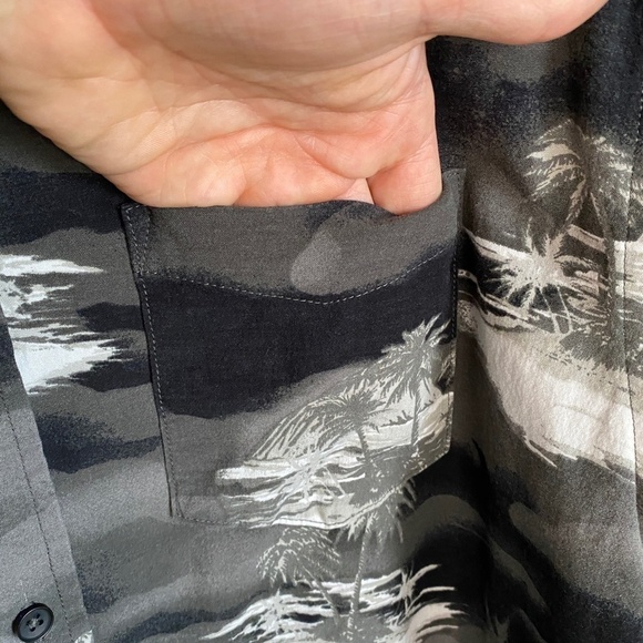 EXP Short Sleeve Tropical Island Men's Gray Button Up‎ Shirt Size Medium - Picture 4 of 9